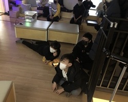 [1번지] 영화에 집중하는 관객들!