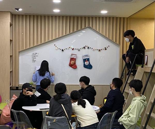 딩가동 5번지 정기회의